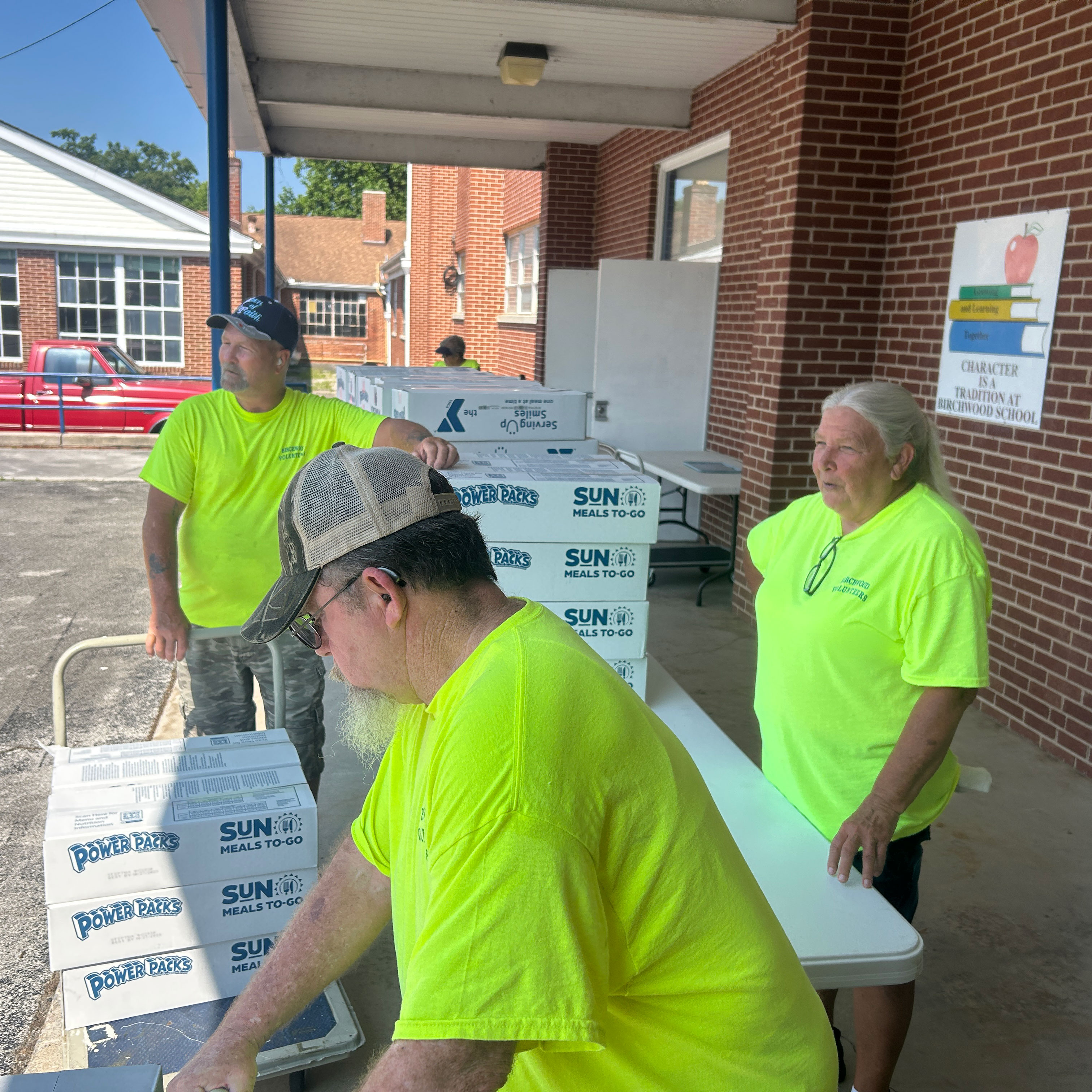 Rural community partner site in North Hamilton County distributes meals